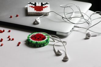 porte écouteurs en perles hama