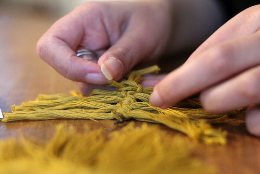 L’art de faire des noeuds : le macramé